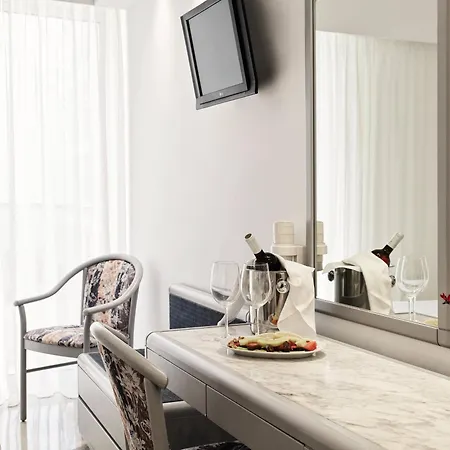 Esperia Hotel 3*