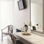 Esperia Hotel 3*